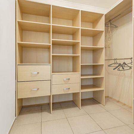 Deribasivska Cozy 4-Room Apartment أوديسا المظهر الخارجي الصورة